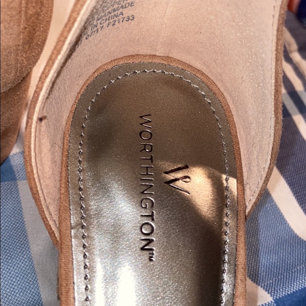 Heels - Picture 4 of 4
